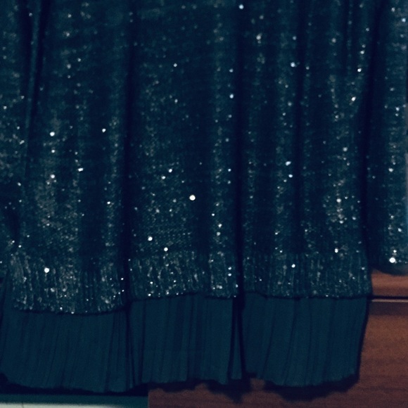 Light and long sweater with sequins. - Picture 5 of 5